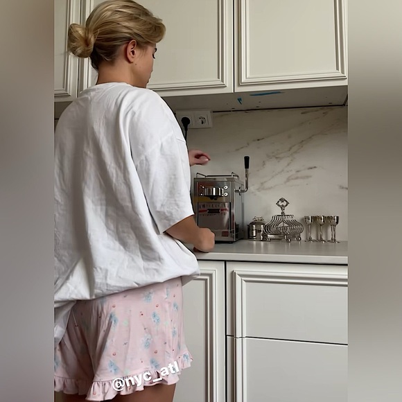 NWT Ms. Djerf 🌸SHORTS🌸 - Picture 5 of 9